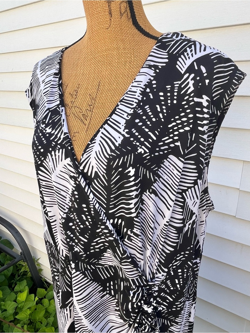 Jones New York Faux Wrap Midi Dress Leaf Print Black White Size 2X - Picture 4 of 12